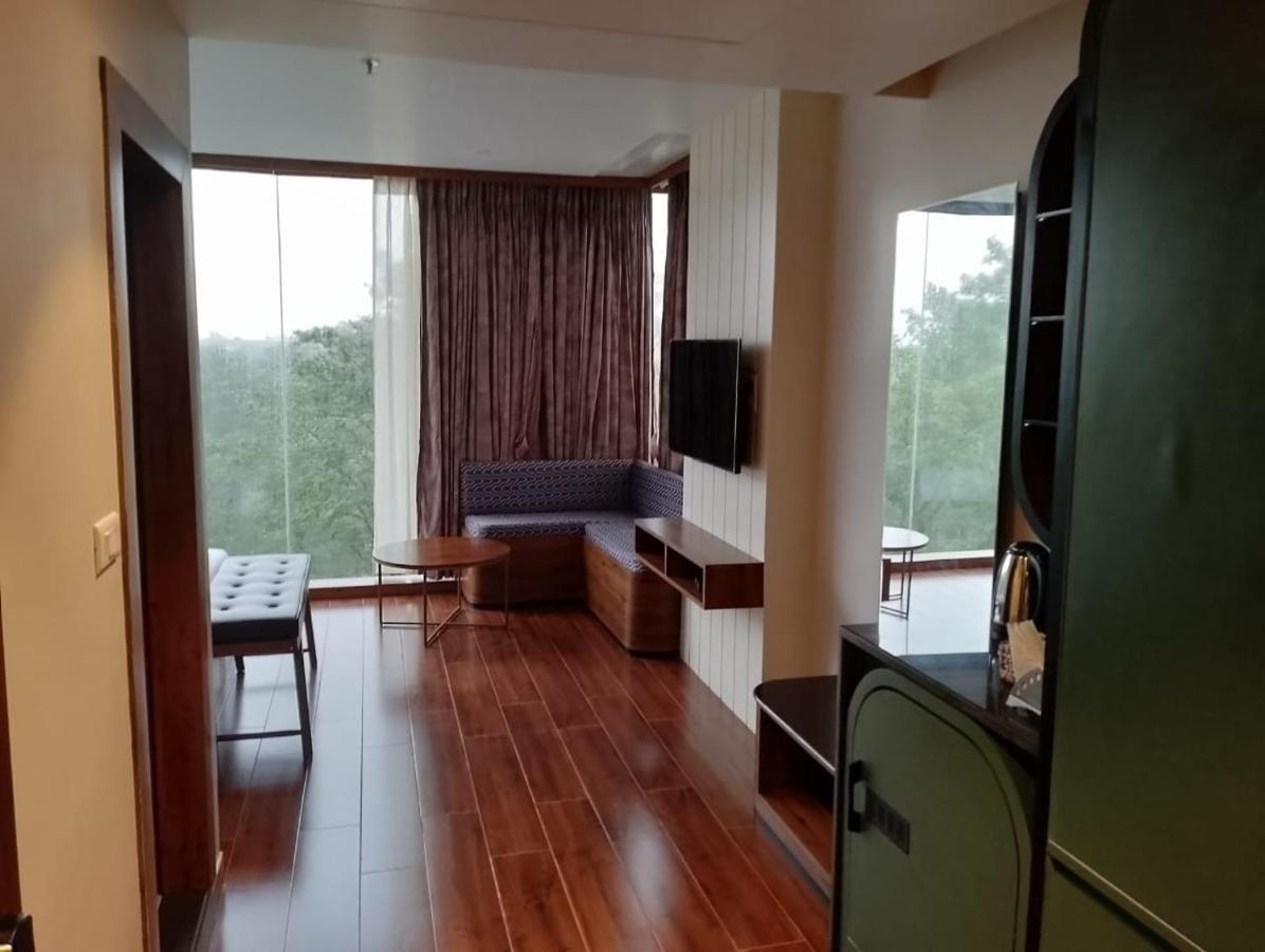 The Convoy Hotel Dibrugarh Kültér fotó